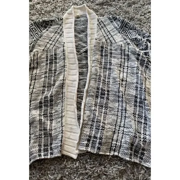 TINY ANTHROPOLOGIE Black & Tan BOHO AZTEC Open CARDIGAN WRAP SWEATER sz M - Picture 2 of 7